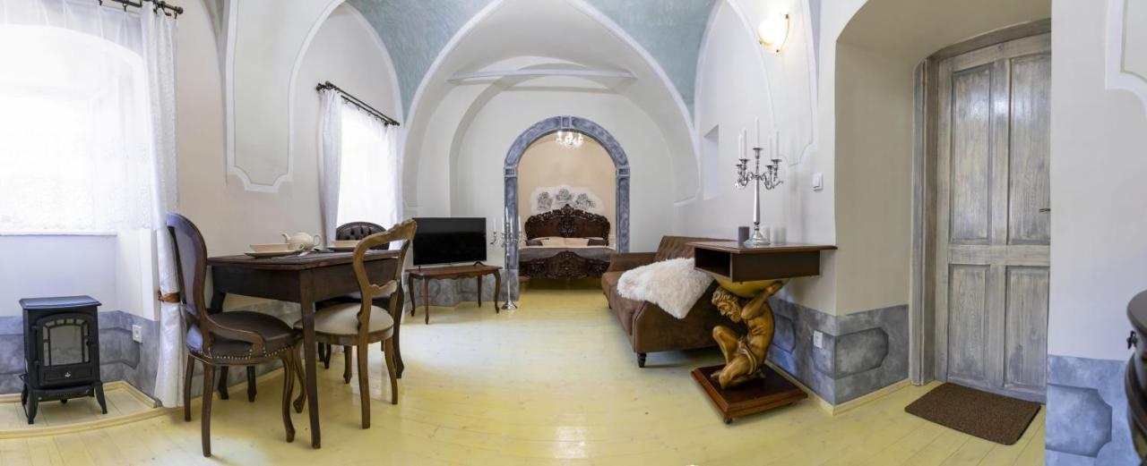 Apartman Charlotte V Dome So Studnou Na Streche Banská Štiavnica Buitenkant foto