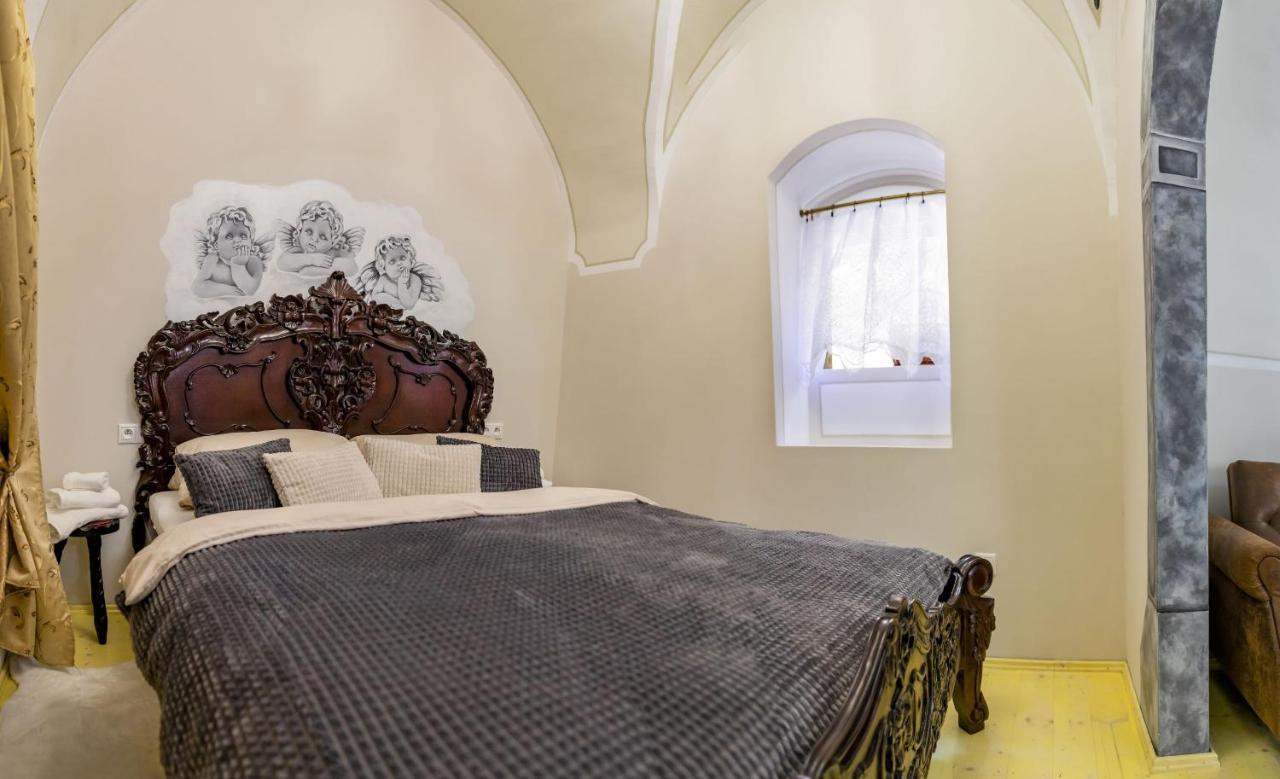 Apartman Charlotte V Dome So Studnou Na Streche Banská Štiavnica Buitenkant foto