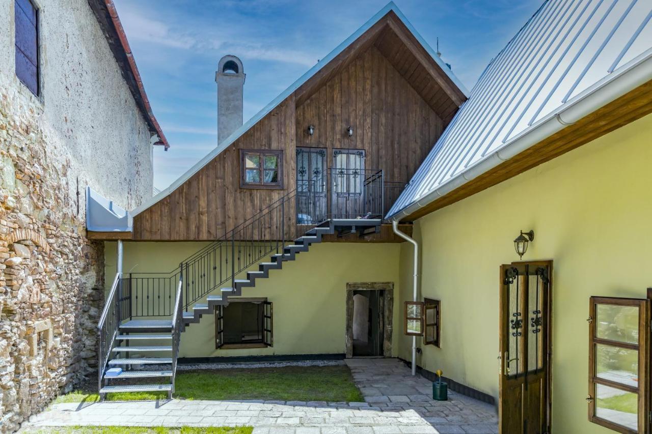 Apartman Charlotte V Dome So Studnou Na Streche Banská Štiavnica Buitenkant foto
